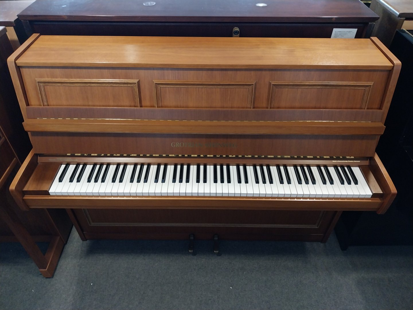 Grotrian-Steinweg 110M AD von 1978 in Noten mat