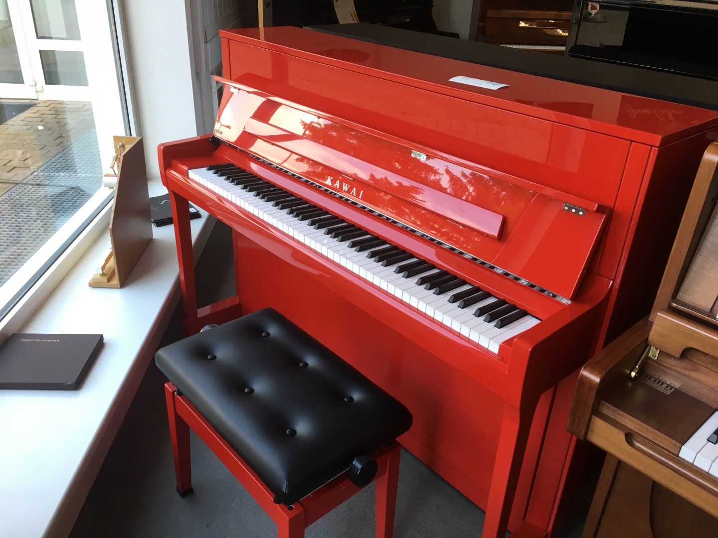 Kawai K 200 in ROT poliert von 2015 in Speciale cleur glimmend