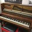 Grotrian-Steinweg 120 von 1958 in Noten glimmend