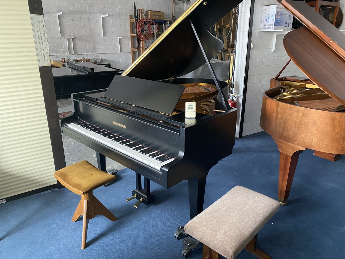 Grotrian-Steinweg Modell 160 Eiche schwarz matt von 1965 in Eiken mat