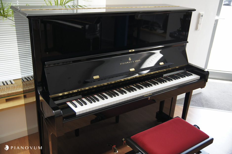 Steinway & Sons K-132 von 2002 in Zwart glimmend