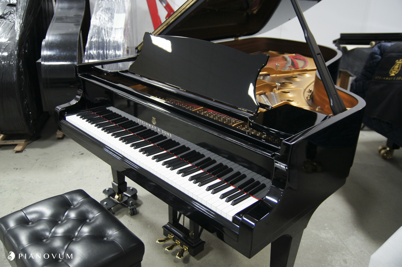 Steinway & Sons B-211 von 1999 in Zwart glimmend