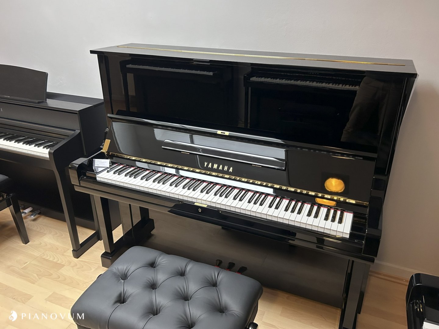 Yamaha U3 M von 1985 in Zwart glimmend