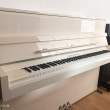 C. Bechstein 116 Millenium von 2004 in Wit glimmend