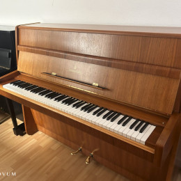 Steinway & Sons Z-114 von 1962 in Noten glimmend