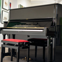 Yamaha U2 von 1974 in Zwart glimmend