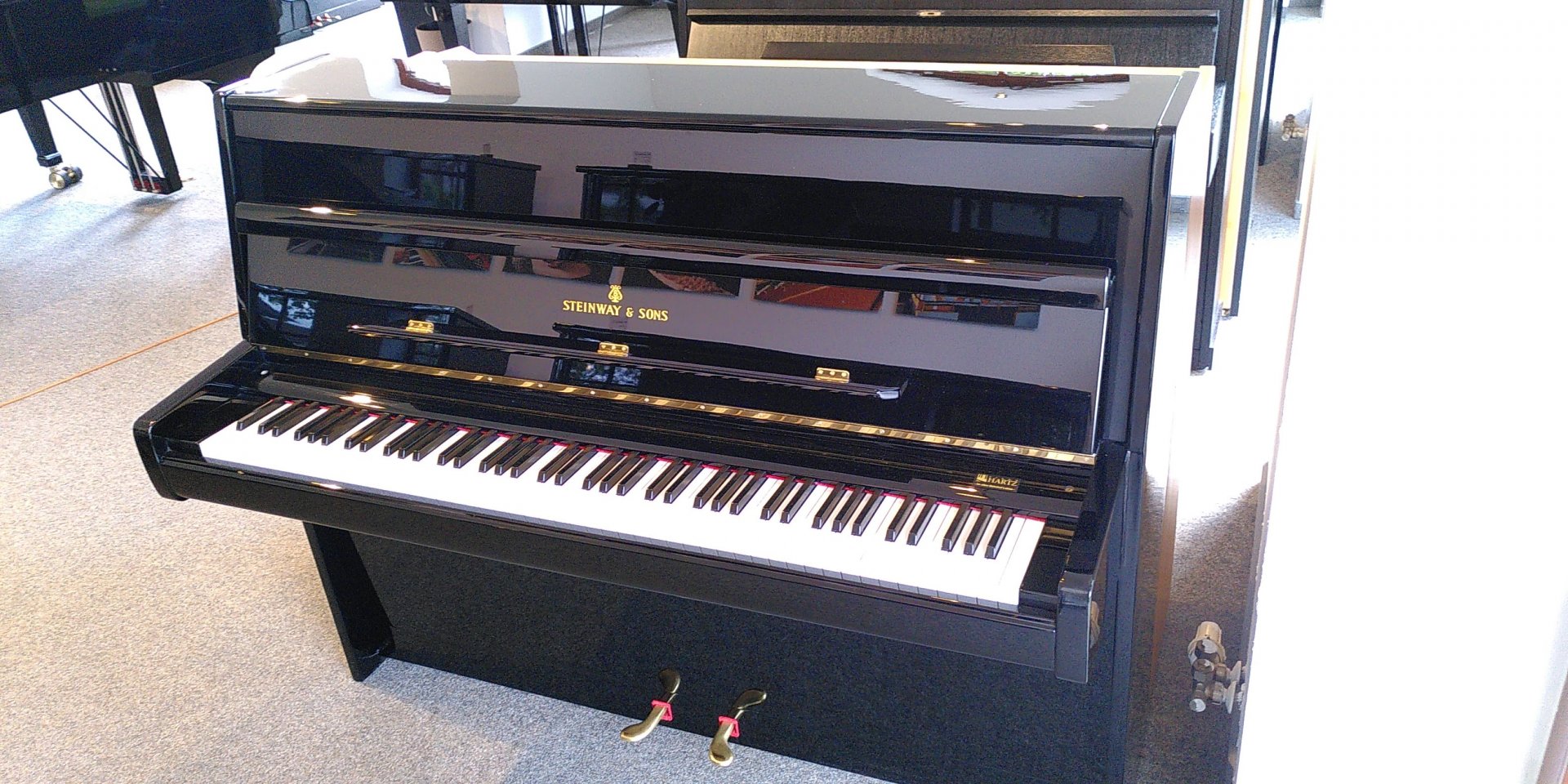 Steinway & Sons Z 114 von 1975 in Zwart glimmend