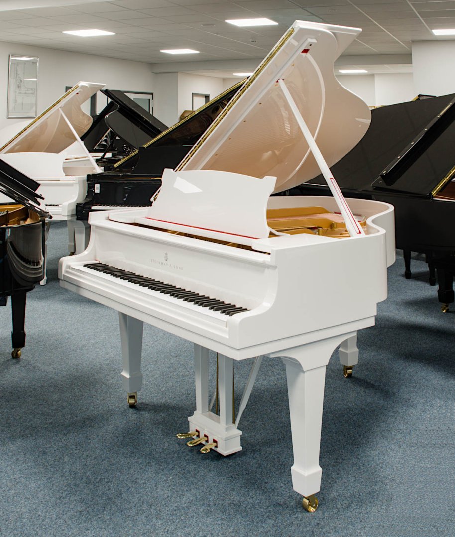 Steinway & Sons S-155 von 1948 in Wit glimmend