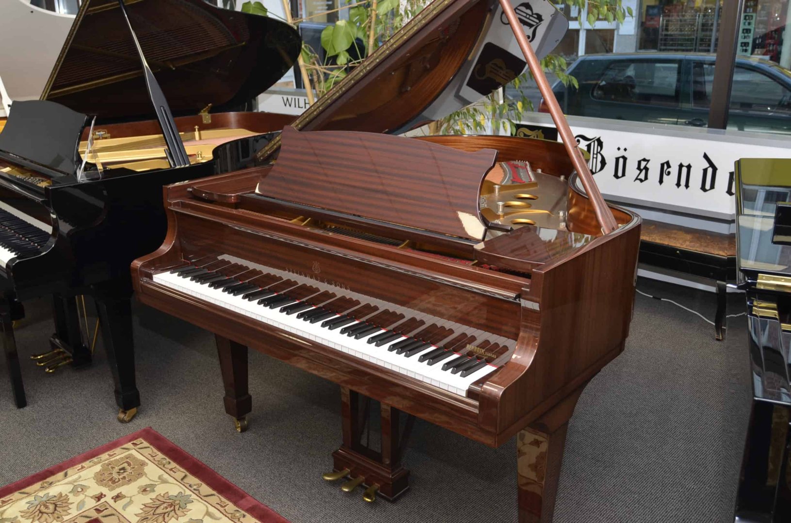 Steinway & Sons O von 1985 in Speciale cleur glimmend